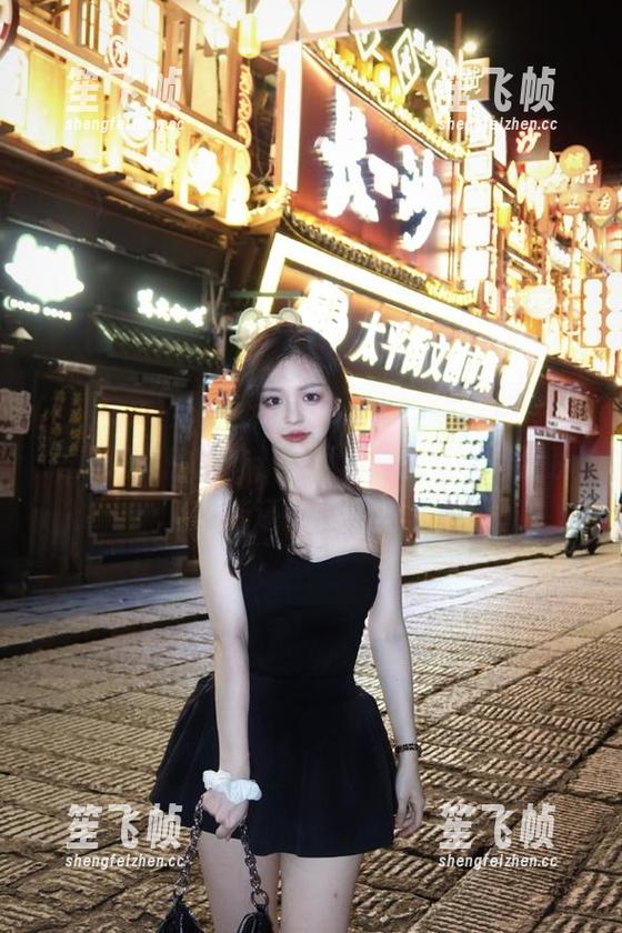 当我登录718sx，感觉自己终于摆脱现实的烦恼，全世界都在这，唯独那杯茶还在我手里。