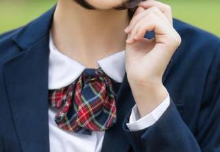 常去“zztt11”网页就像喝了咖啡，提神但更多是无奈