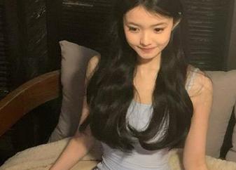 下载zztt21app后,整天都在默默猜测这一戳到底在说明啥…
