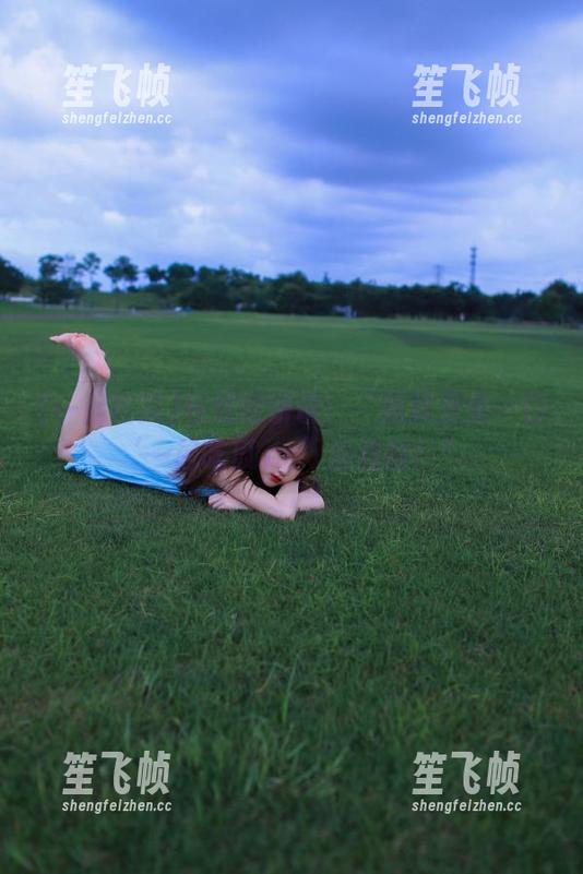 一起吃瓜 在线撒娇说:“我就是来一口‘一起吃瓜.cc’的甜腻!”