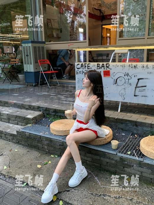 五一吃瓜群众网 只有在“五一吃瓜群众网”,才懂得千奇百怪的瓜能夹杂着多少小情小调!