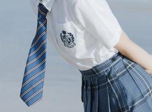 “冲哥黑料”带你走进网红世界，下载它，保证你回家的路不无聊！