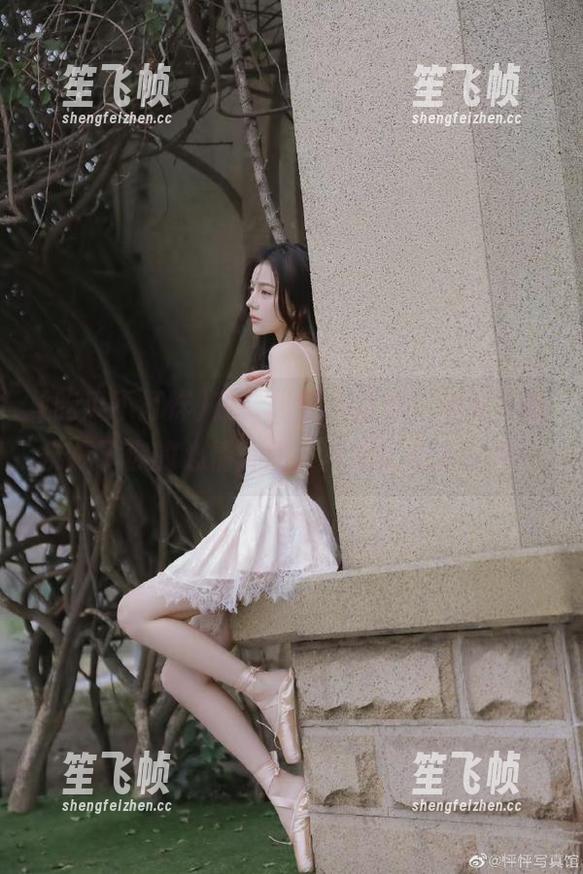 在‘吃瓜不打烊’观看，仿佛成了你的心情直播，真想给你点个赞！