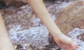 黑料不打烊万里长征，视频翻来覆去还不够热乎？